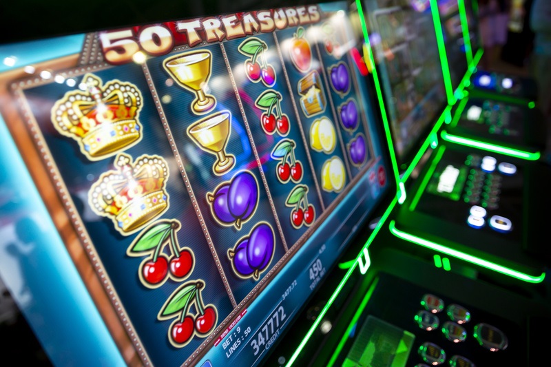 How do you manage your bankroll while playing online slots?